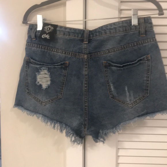 Studded jean shorts never worn with tag attached - Picture 2 of 2